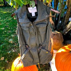 American rag cargo vest size xs
